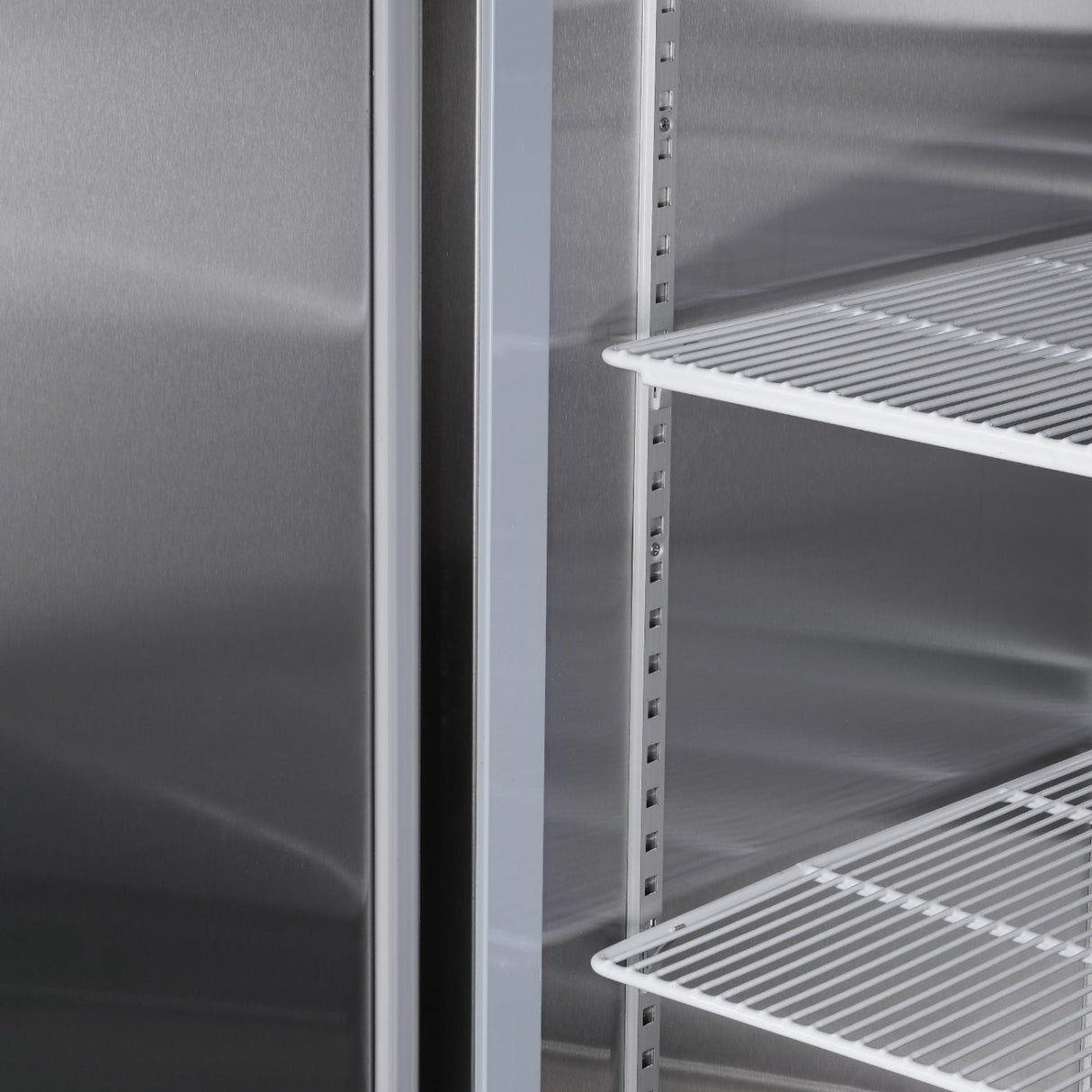 27"W Single Solid Door Reach-In Refrigerator 19 cu. ft. Commercial Refrigerator